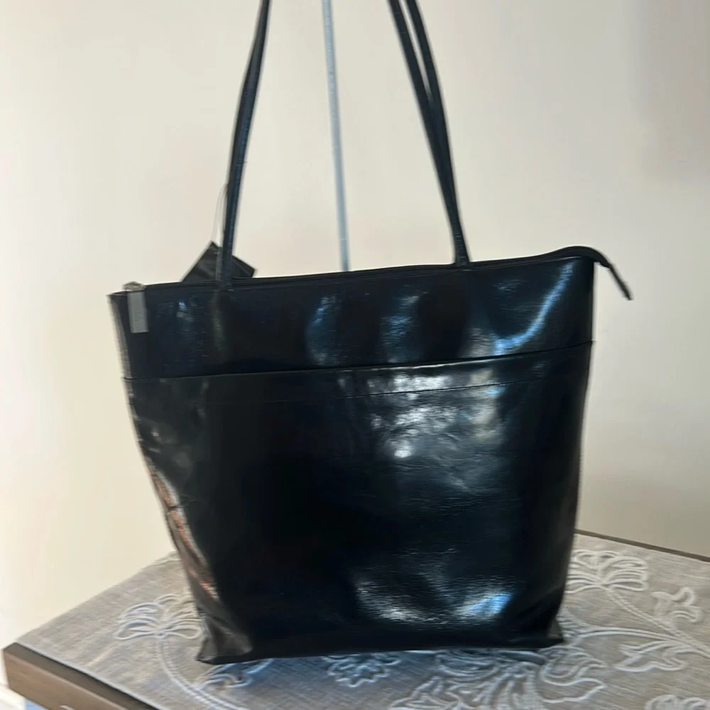 HOBO International New Carlotta Shiny Black Leather Shoulder Bag - Picture 3 of 15